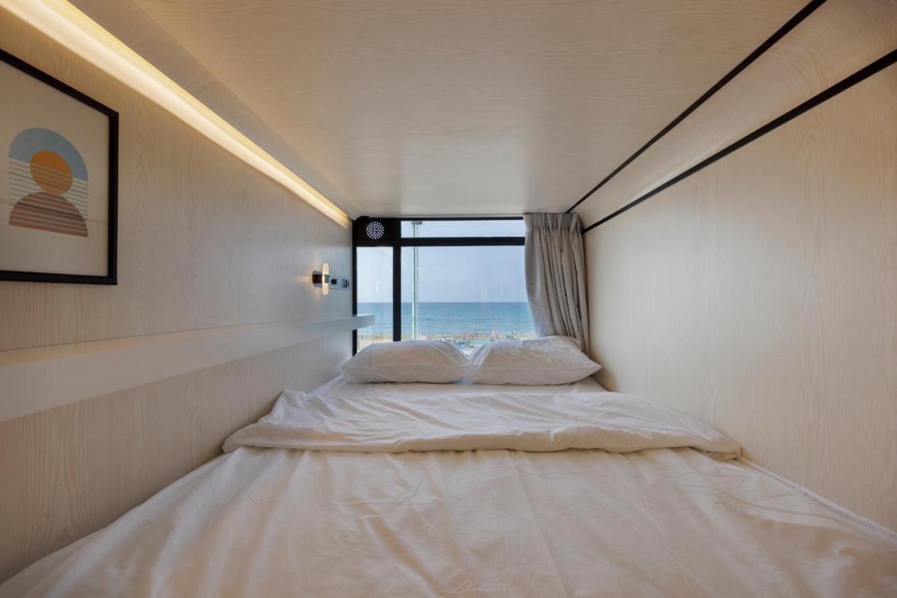 Single Tall Sea View Pod,1197041359:JPEG