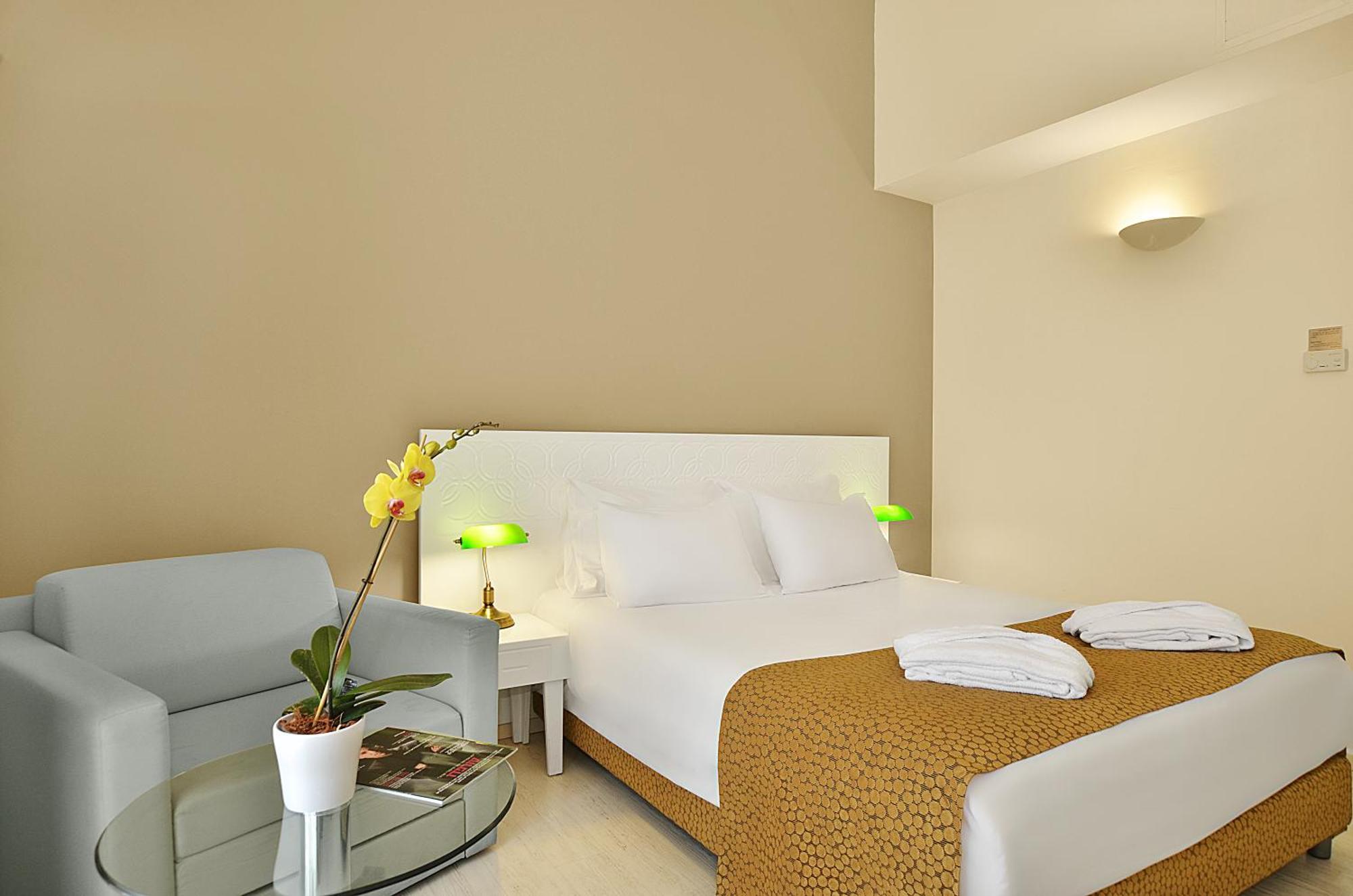 Deluxe Double Room,1278048676:JPEG