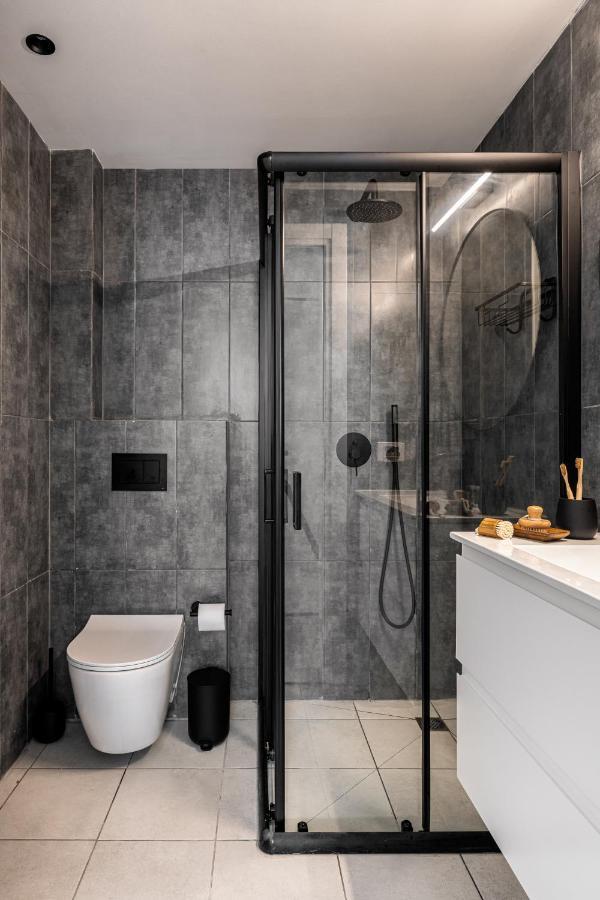 One-Bedroom Apartment,1425432808:JPEG