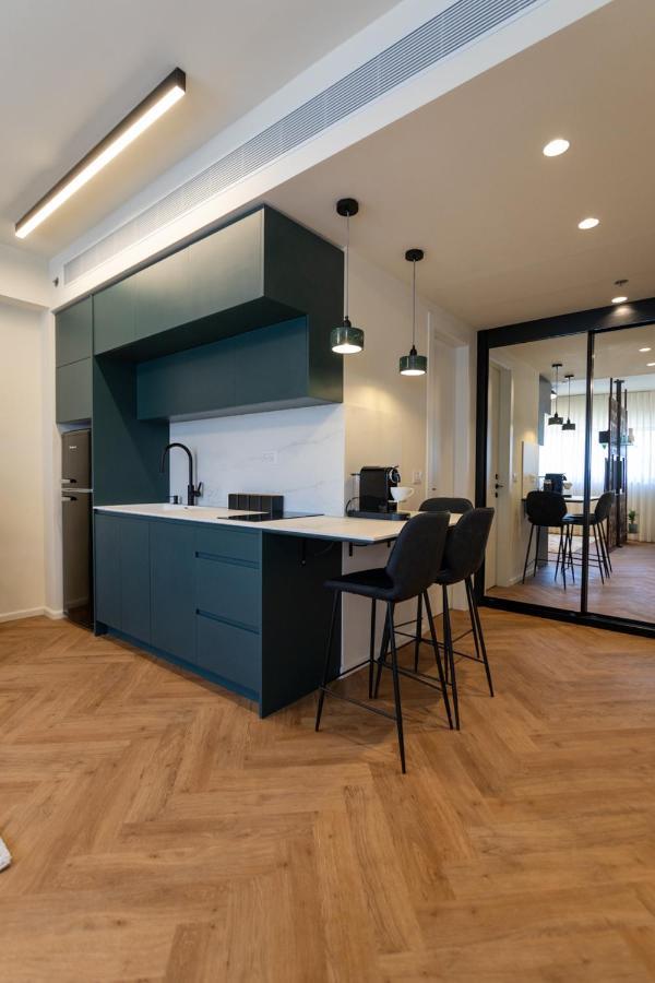 De Grey or Green Suite
