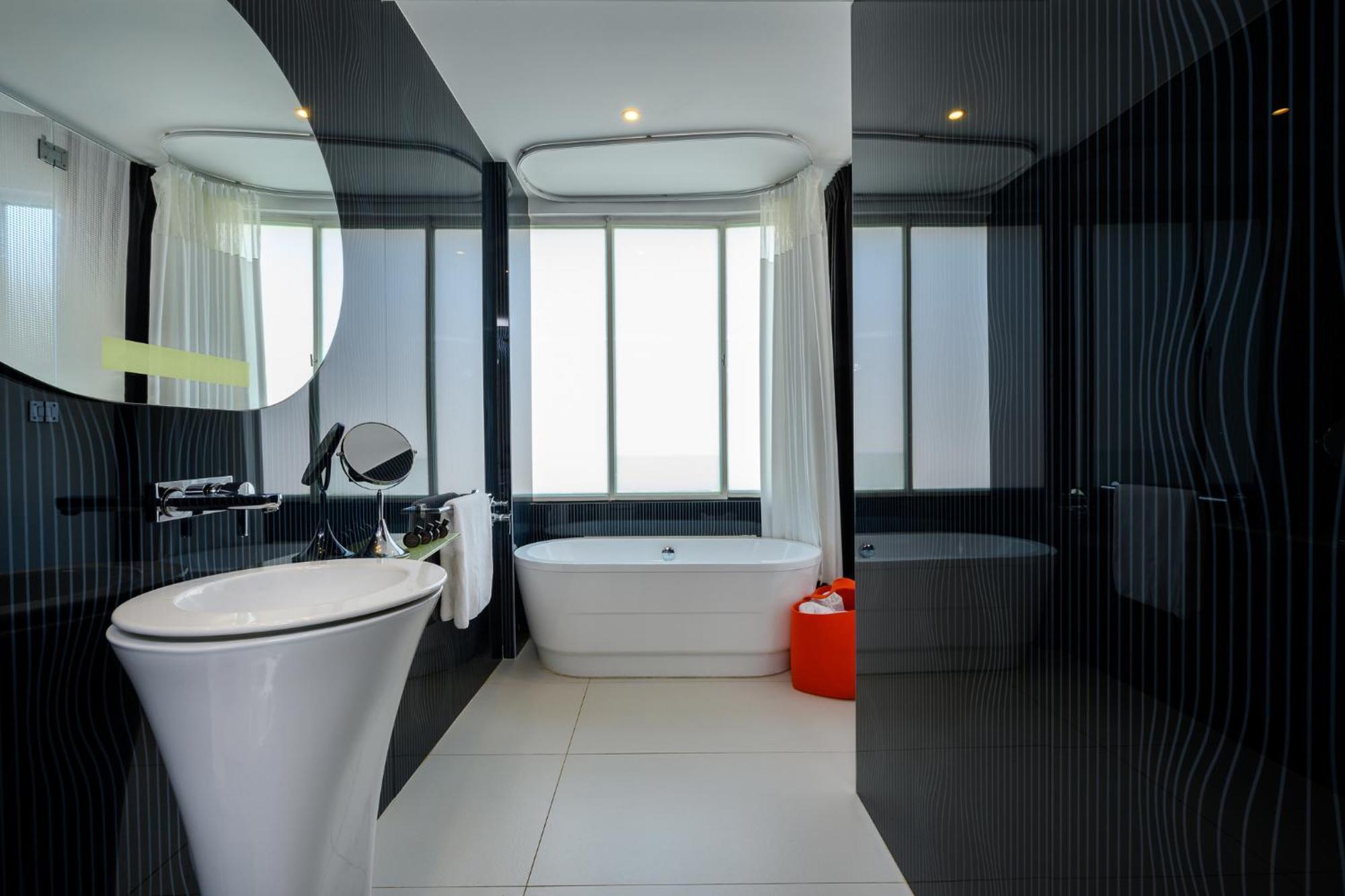 Circle Suite