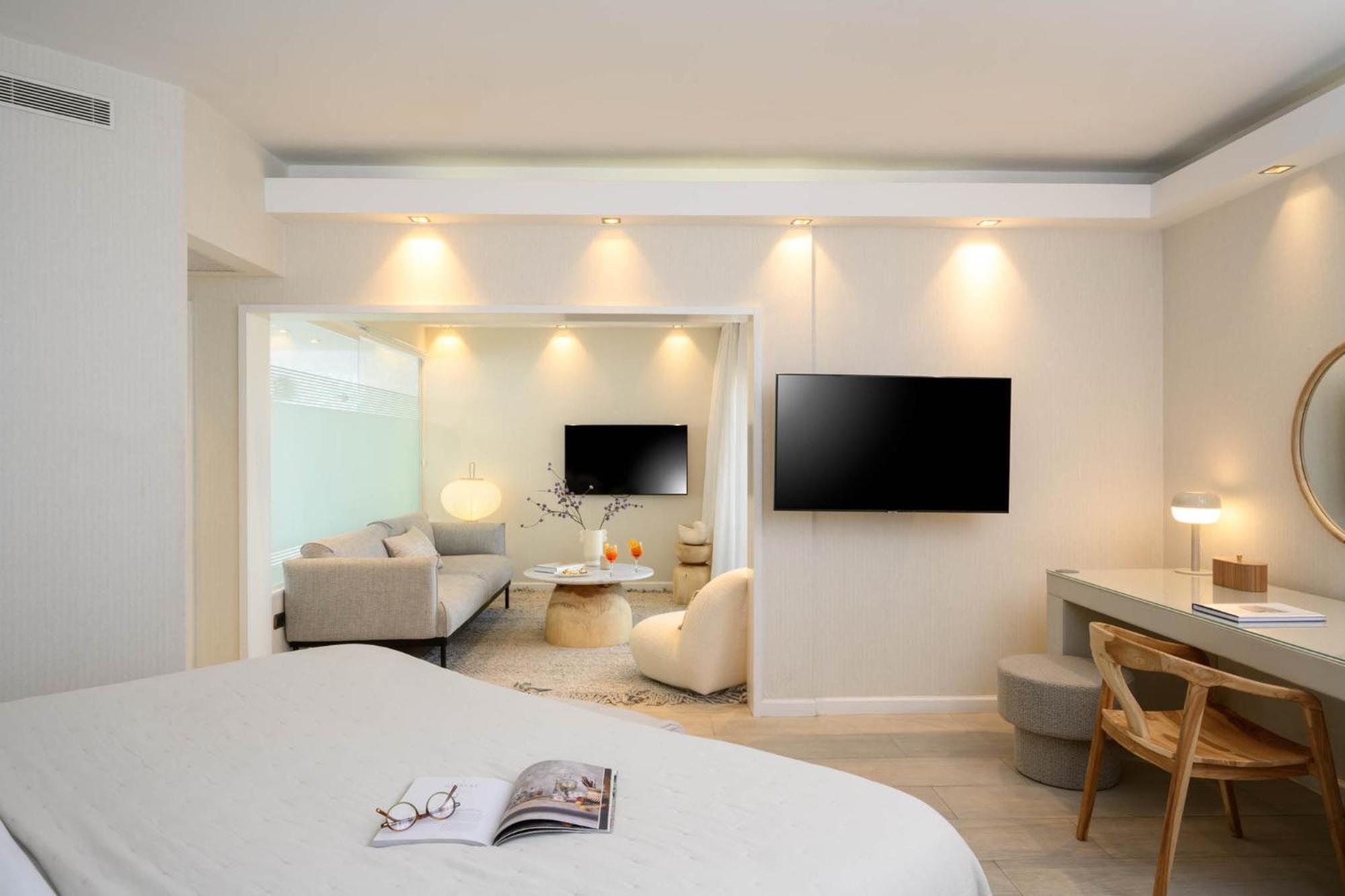 Honeymoon Suite