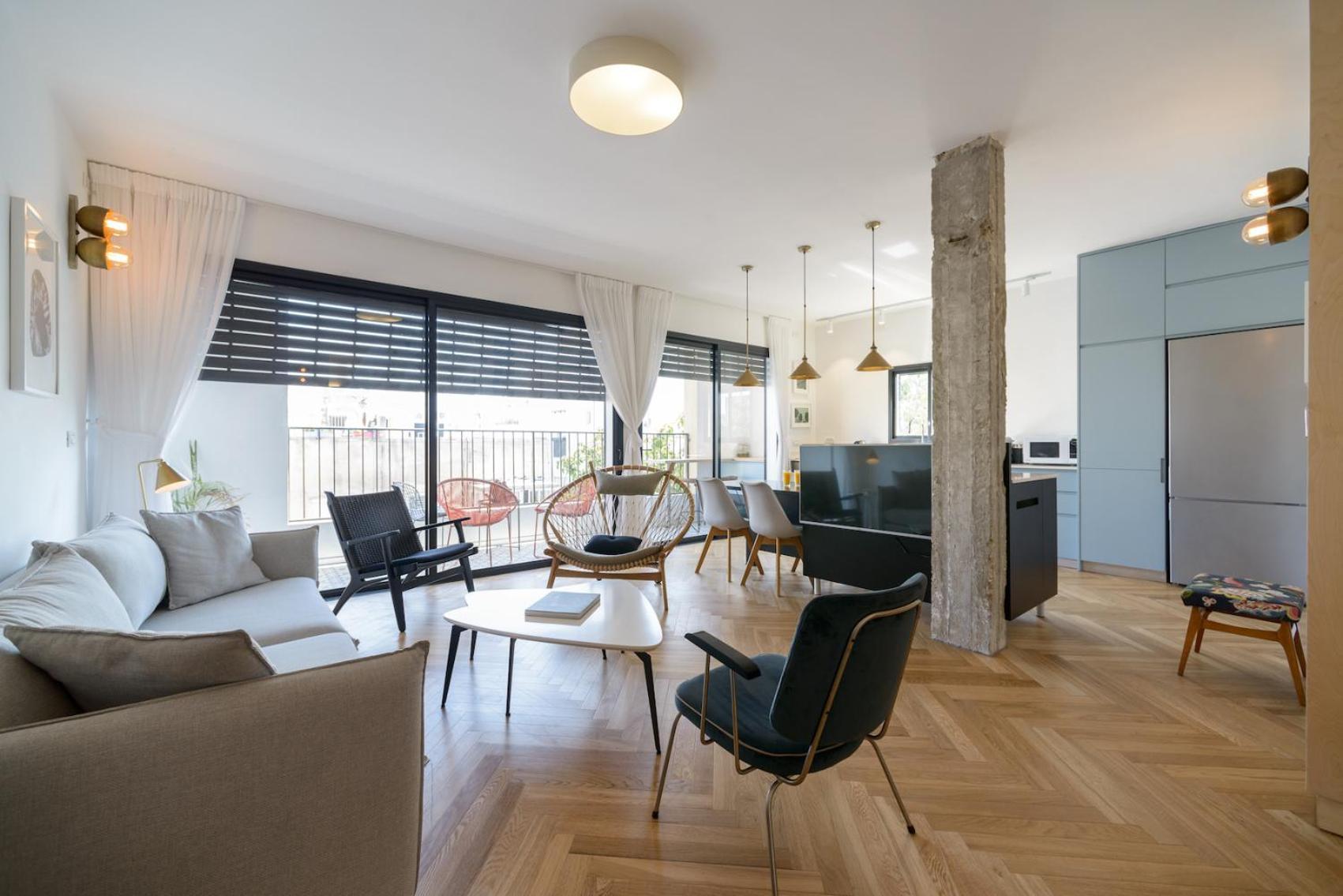 Deluxe Two-Bedroom Apartment with Balcony - Byron 18 Street,1642341080:JPEG