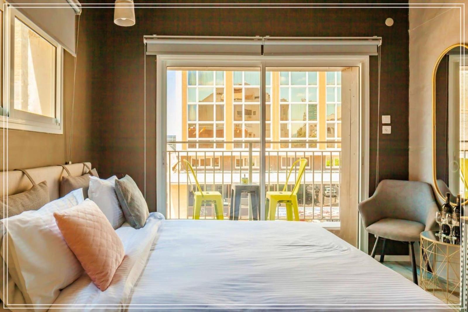 Deluxe Double Room With Standing Balcony