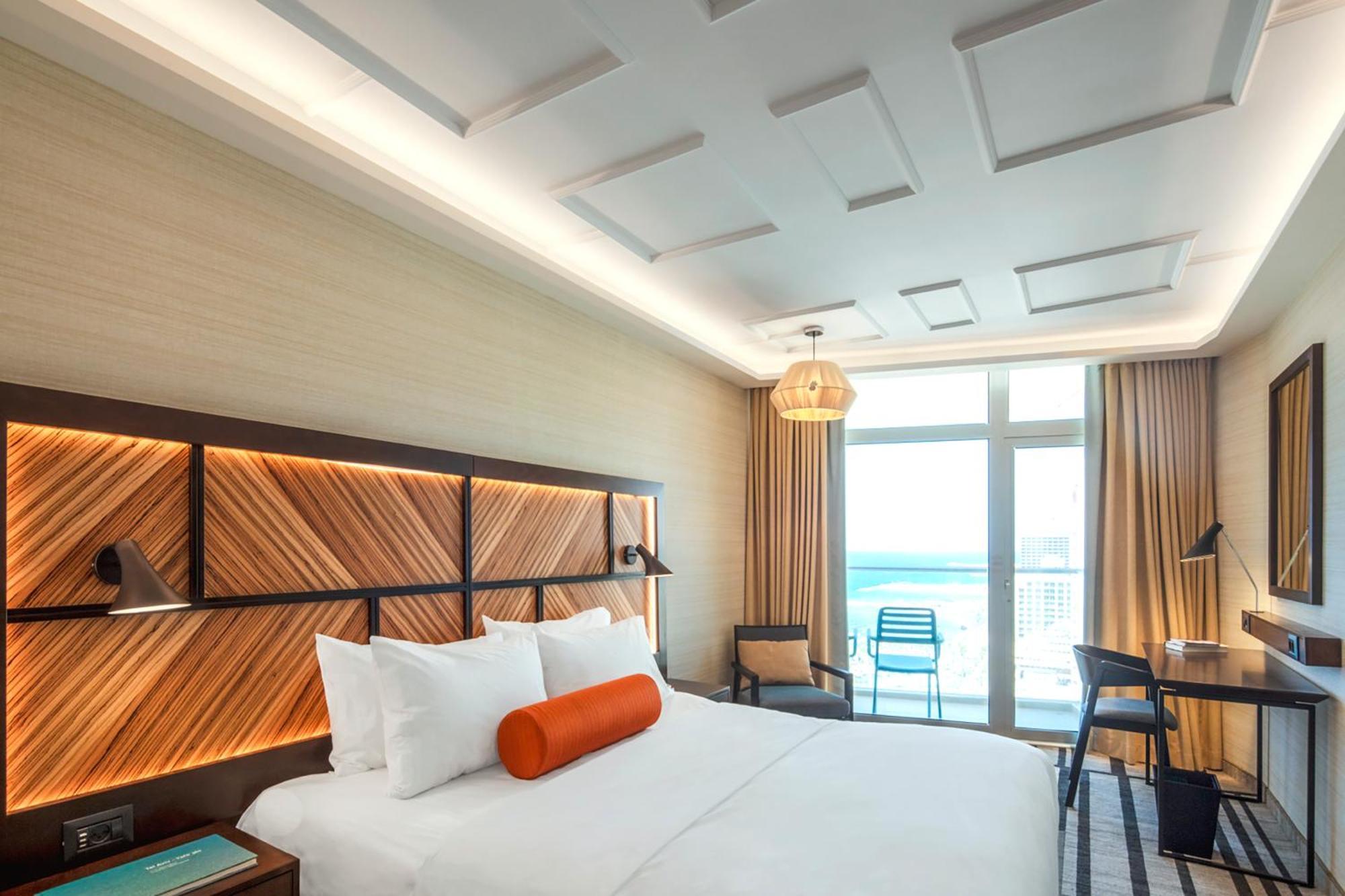 Club lounge access Executive Guest room 1 King Sea view