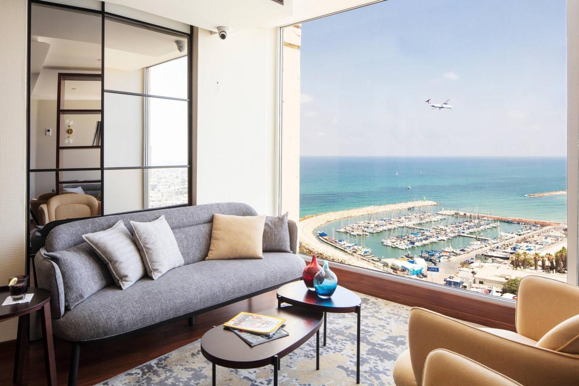 Club lounge access Executive Guest room 1 King Sea view