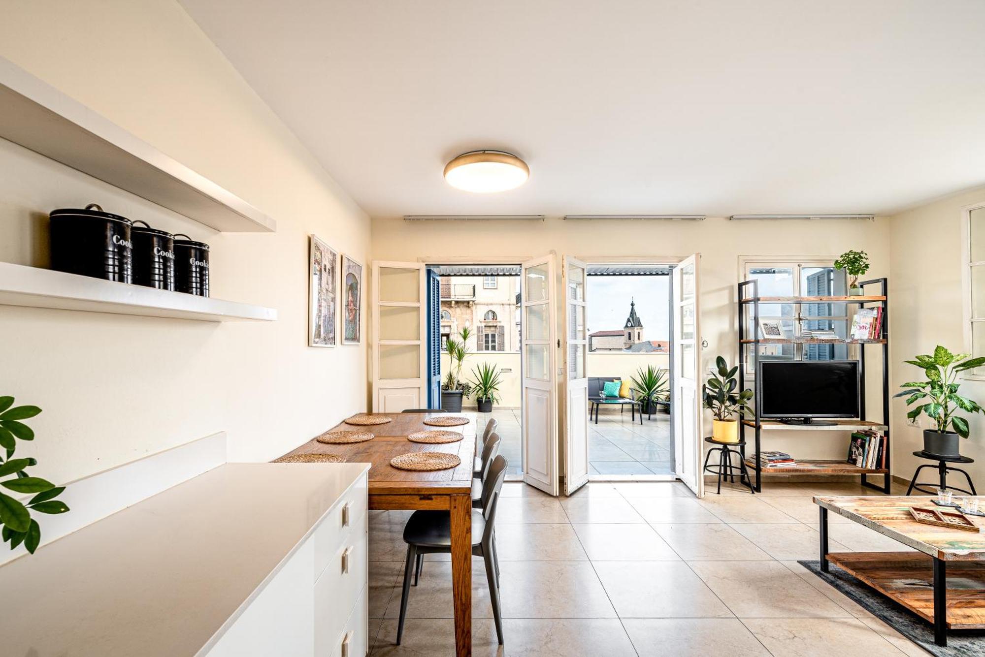 Two-Bedroom Apartment Terrace Sea View