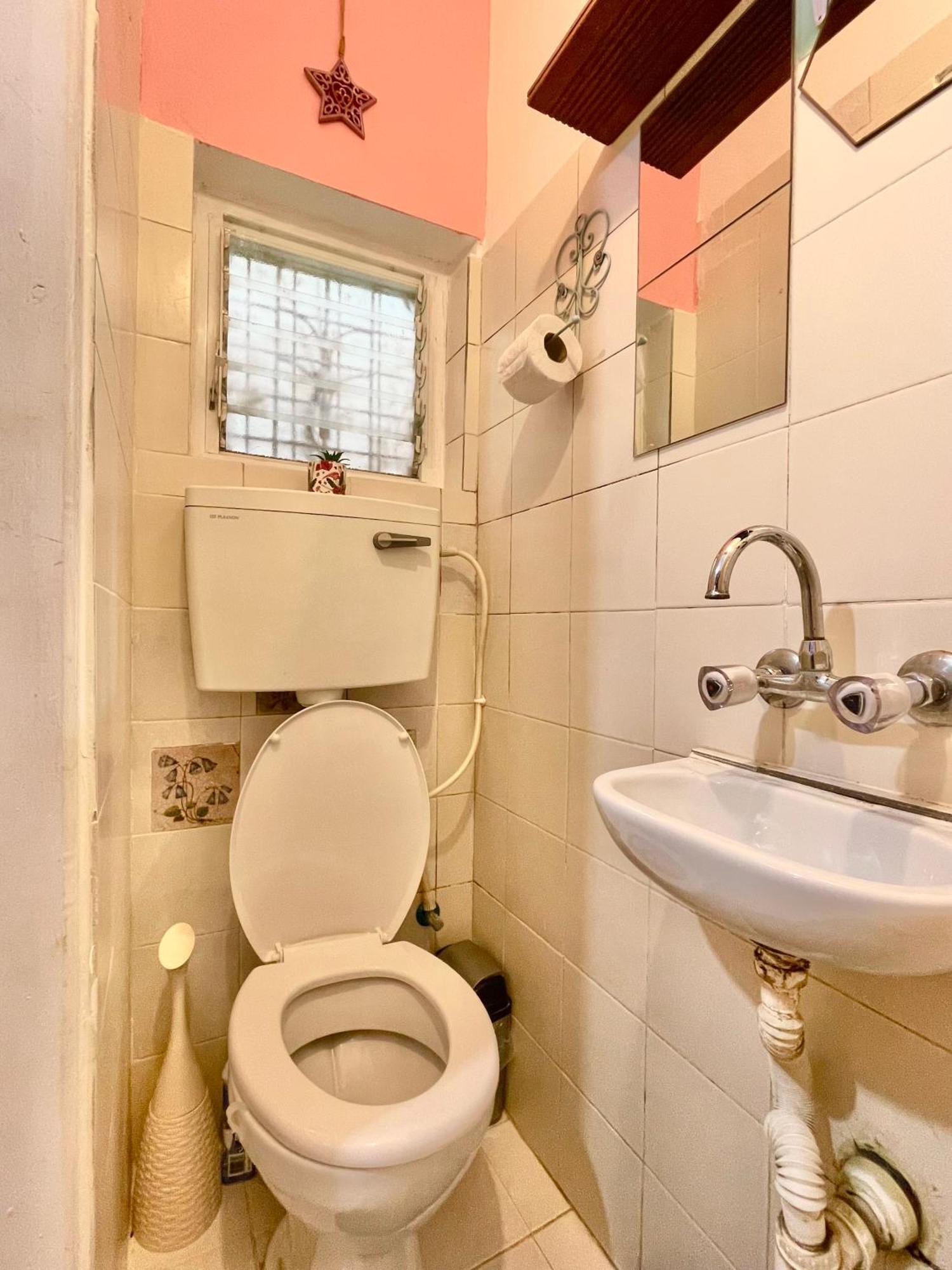 Queen Studio,1653593958:JPEG