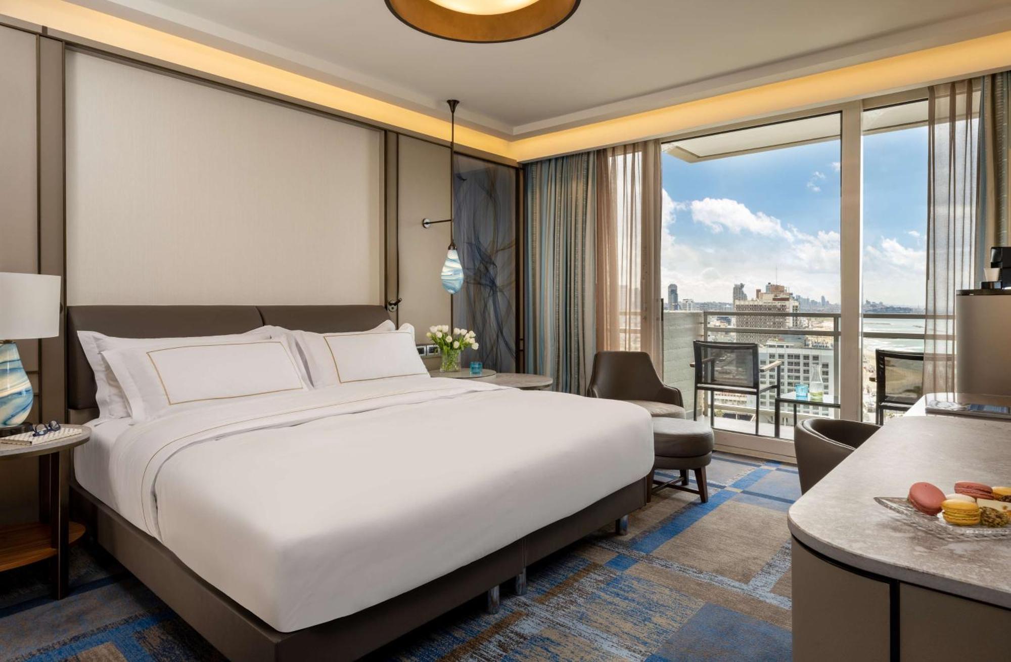 Premium Zimmer mit Kingsize-Bett und Meerblick