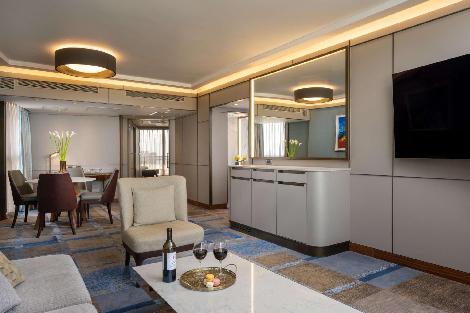Premium Zimmer mit Kingsize-Bett und Meerblick