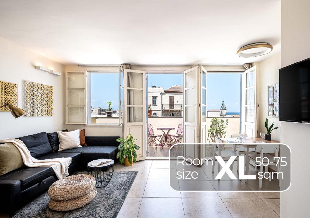 One-Bedroom Apartment Balcony City View