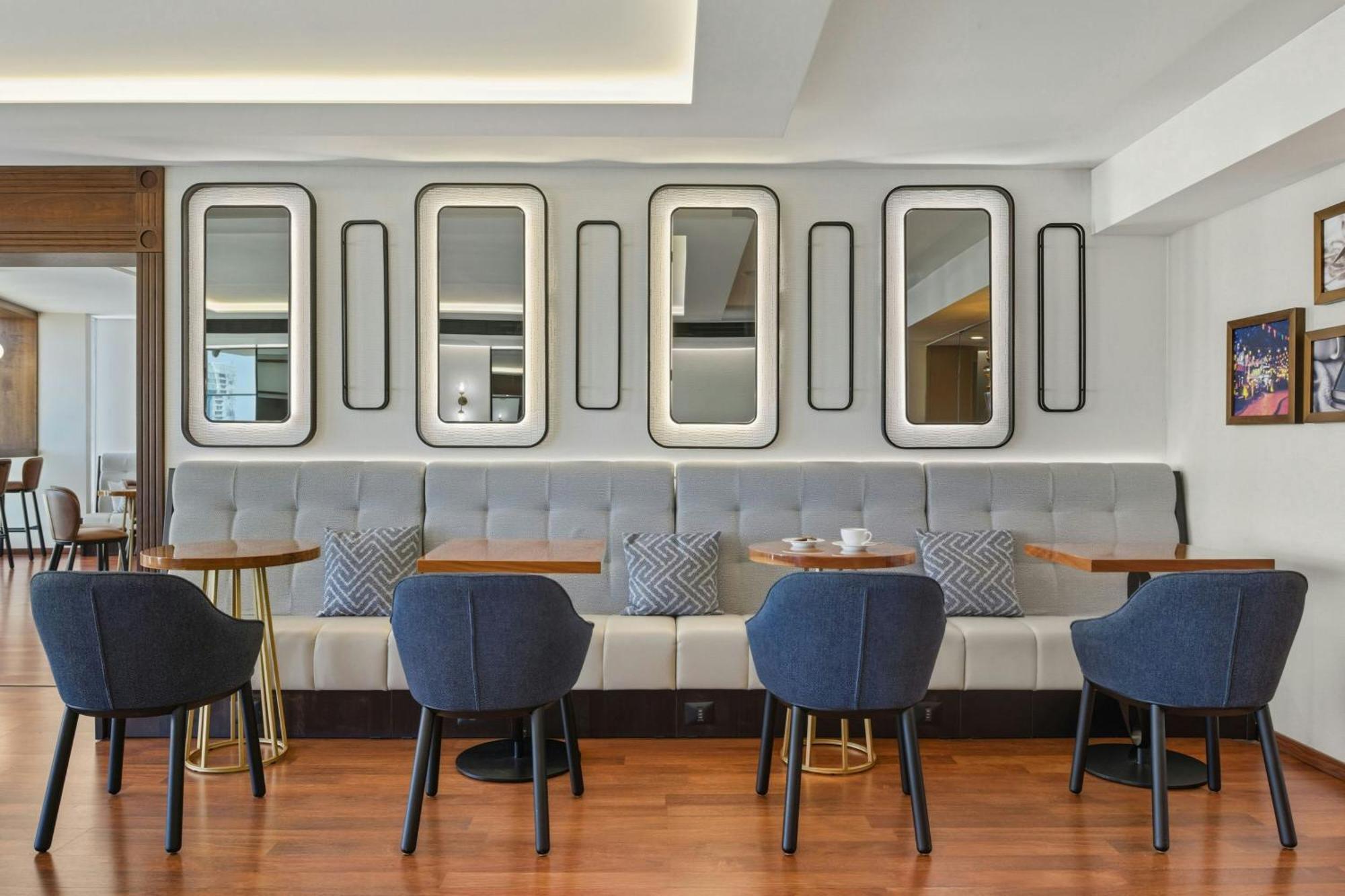 Club lounge access Executive Guest room 1 King Sea view