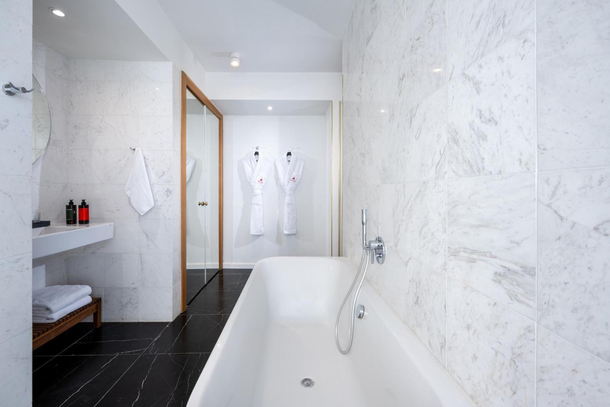 Roof Top Jacuzzi Suite,1743063690:JPEG