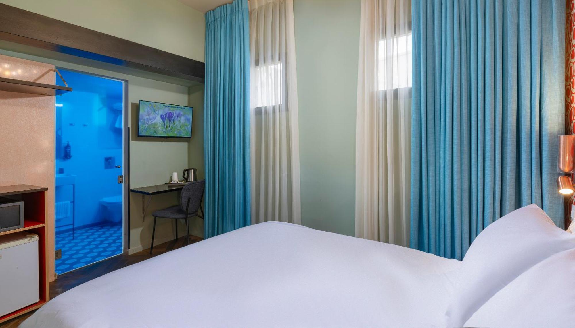 Economy Double Room,1743100679:JPEG