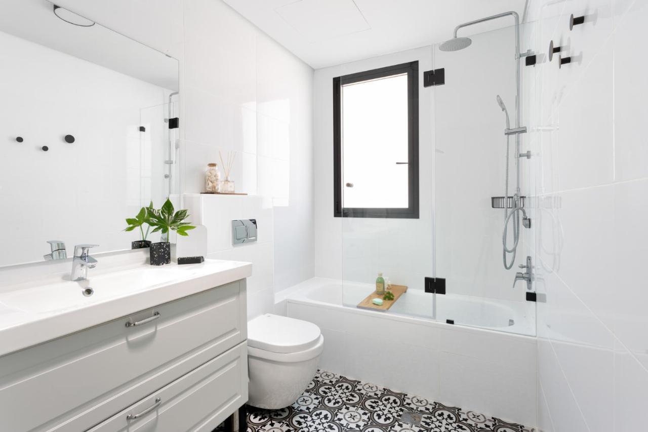 One Bedroom Apartment with Garden,753595822:JPEG