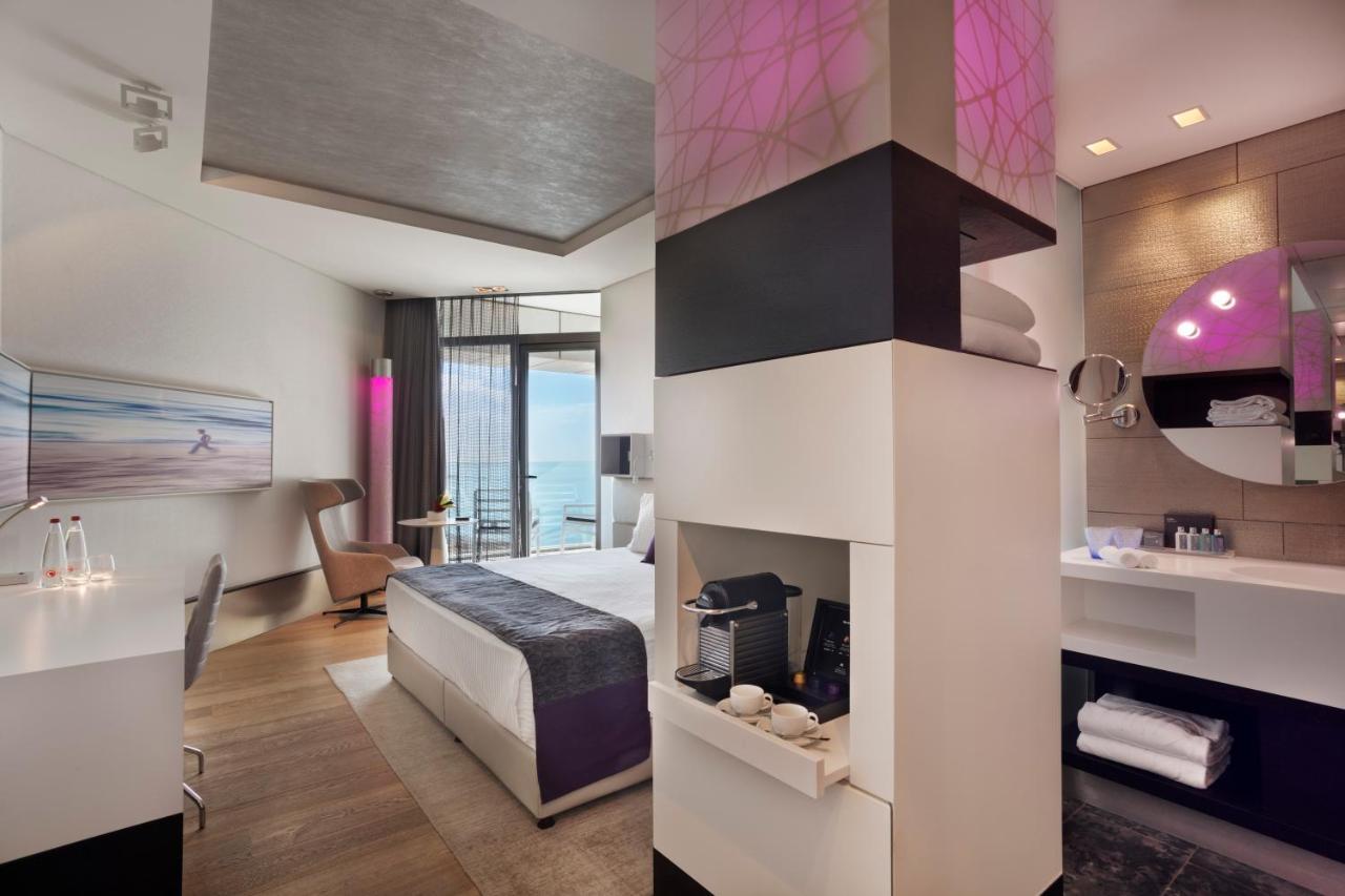 Executive Room Lounge Access