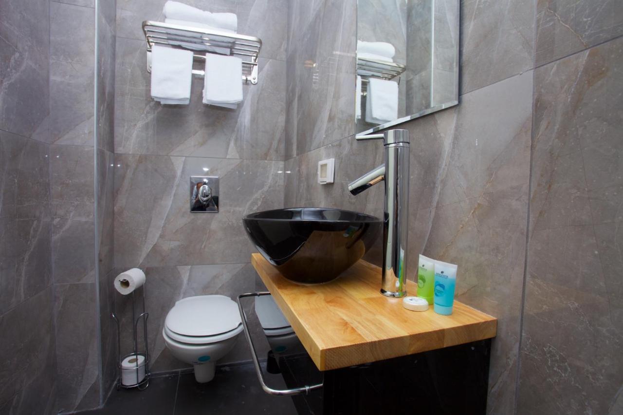 Family Room,1234831478:JPEG