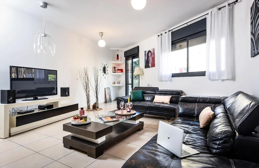 Stunning 2Br Apt W Balcony In City Center By Sea N' Rent-1