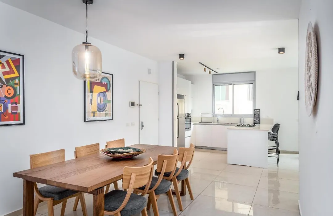 Amazing 3Bedrooms 2 Baths Balcony And Parking Prv-1