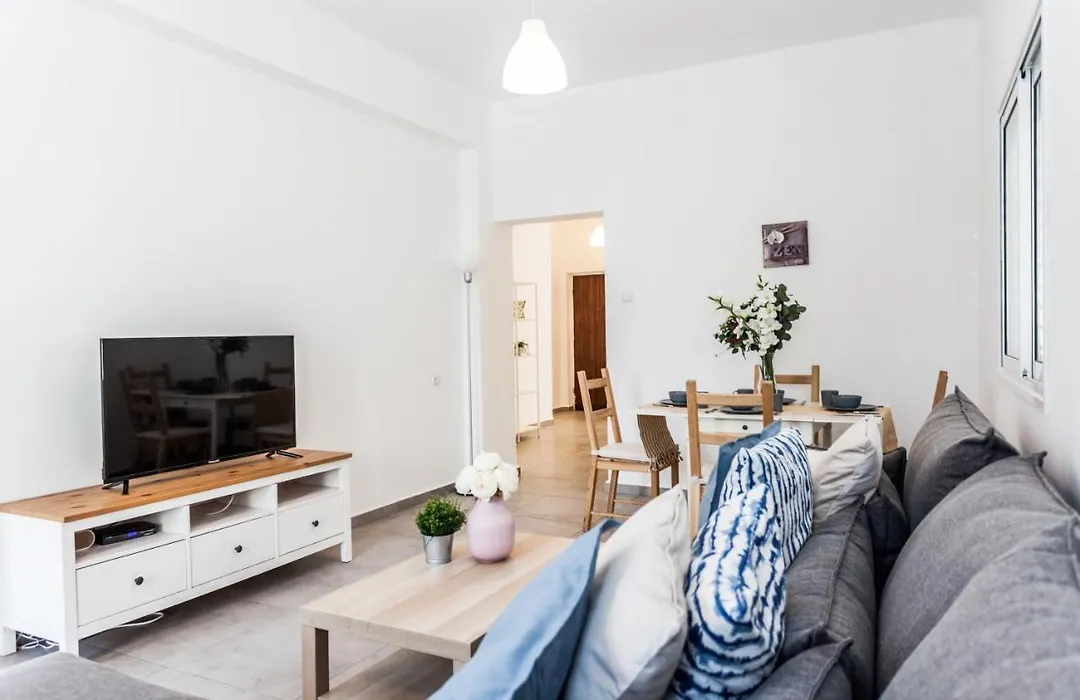 Tlv Big And Good Energy 2 Bedroom Apartment-1