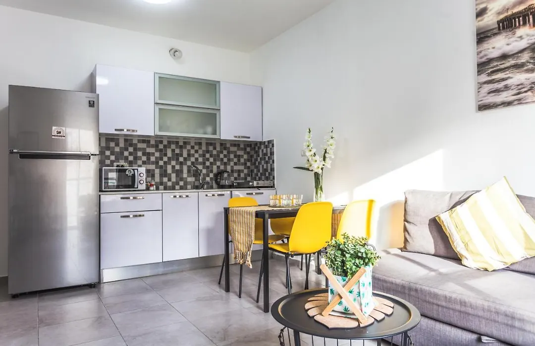 Tlv Port 2 Bedroom Apartment With A Balcony-1
