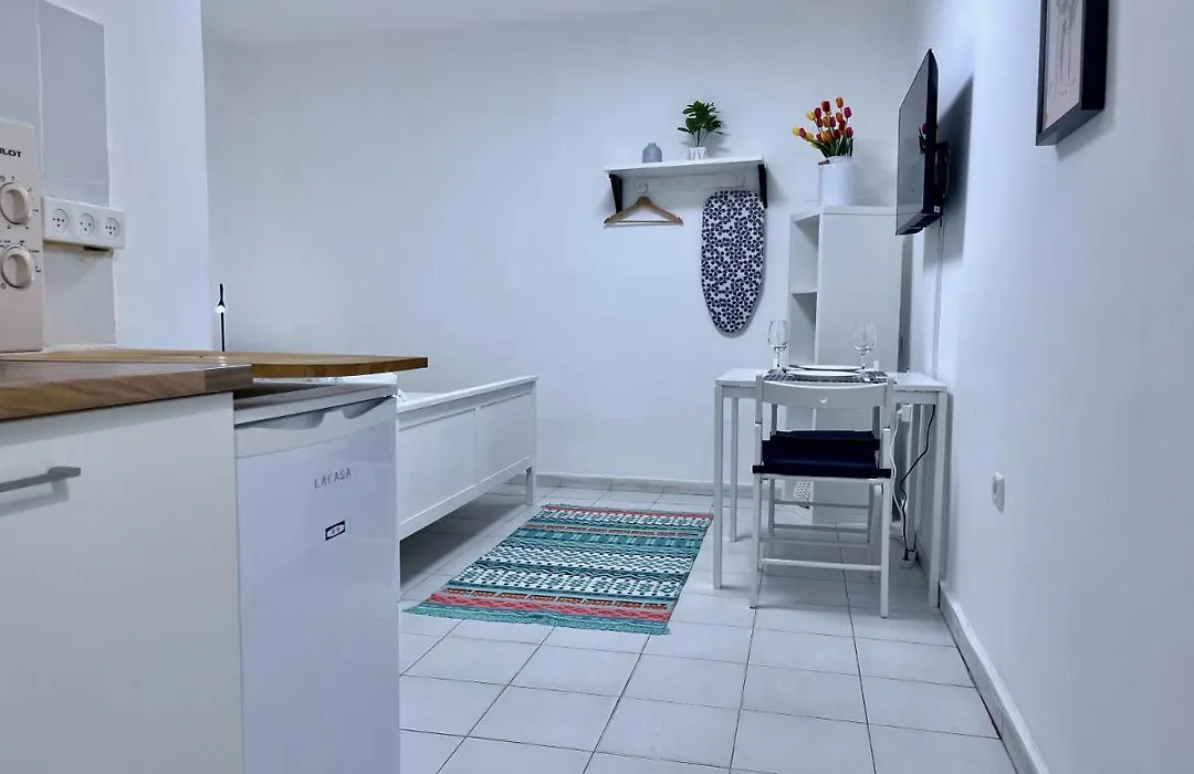 Cozy Studio By Dizengoff Blvd-1
