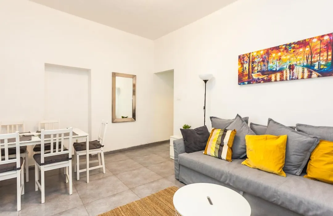 Lovley Apartment Close To The Beach And Carmel Market-1