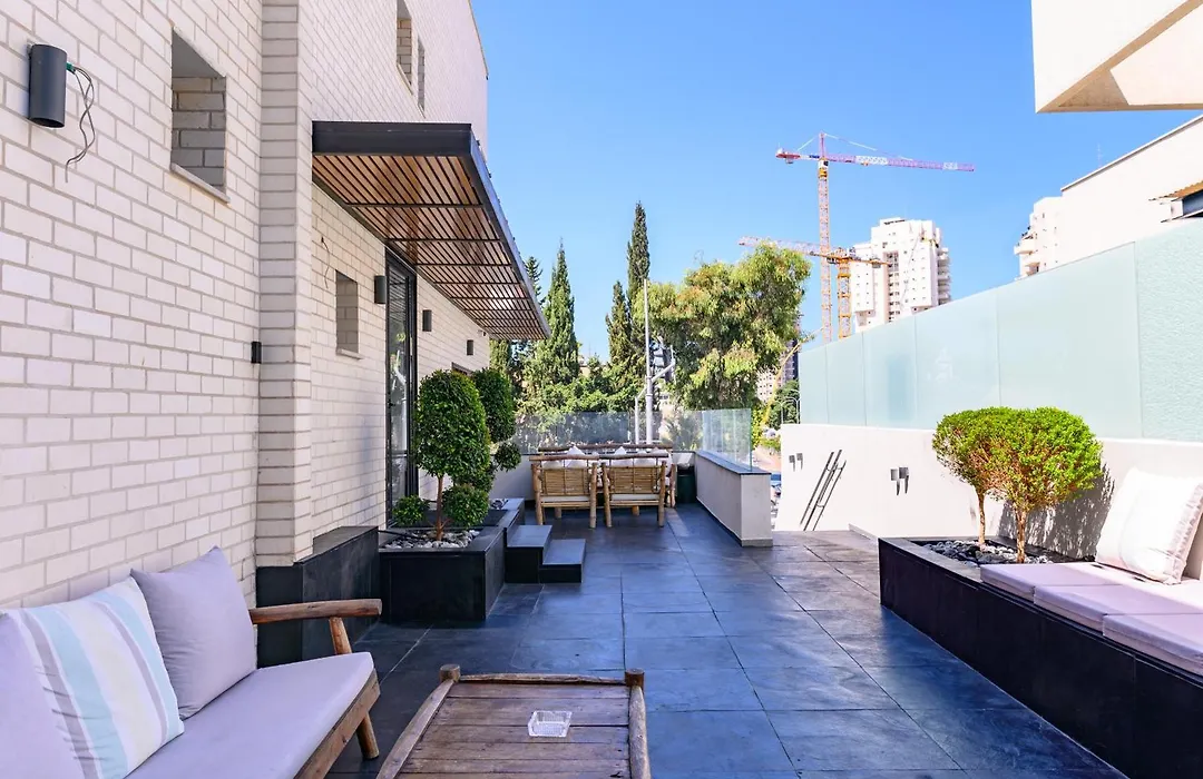 Rokah Luxury Villa At Ramat Hahayal-1