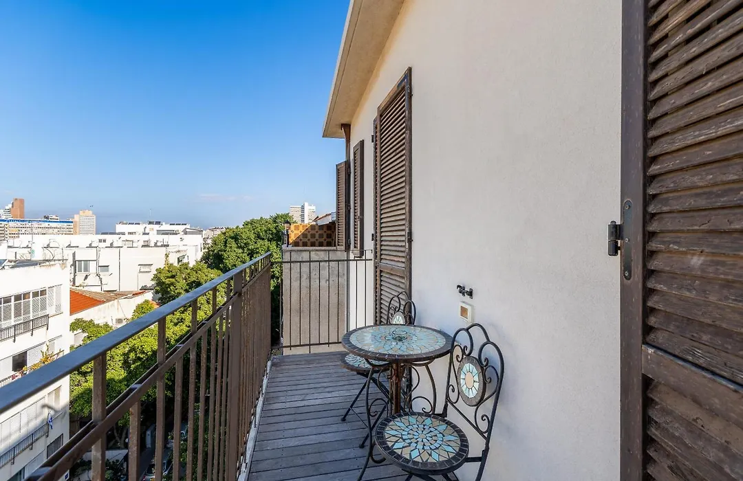 Modern & Bright 3 Bdr Close To The Beach-1