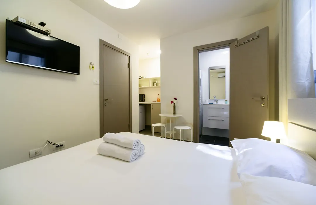 Dizengoff Inn Apartments-1