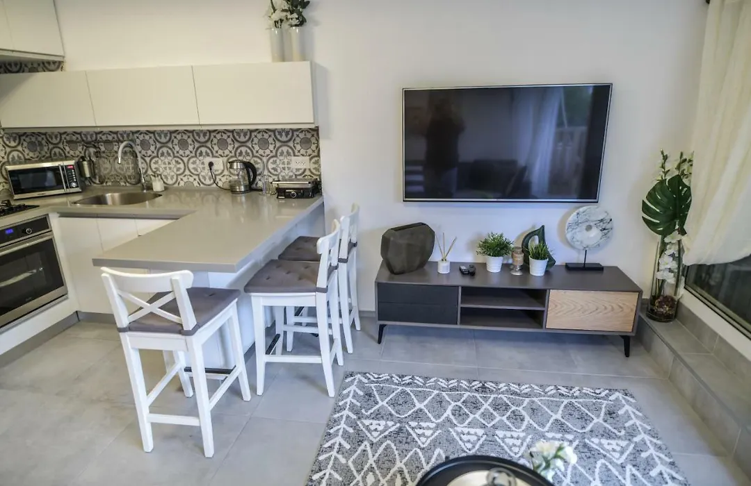 Tlv University Garden Apartment-1
