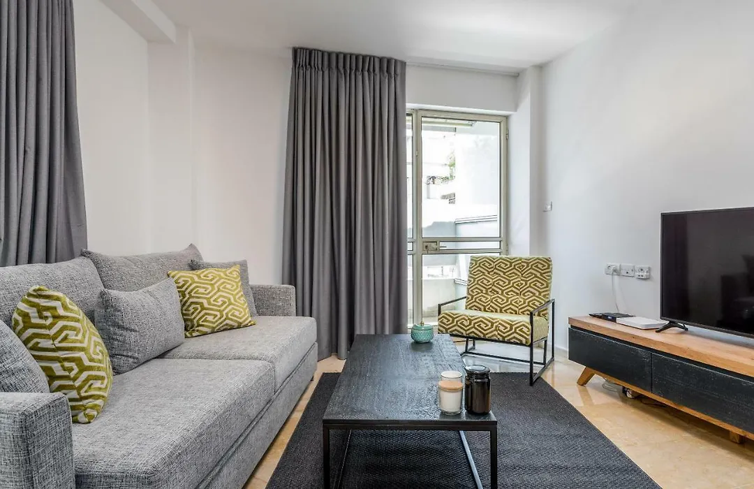 Dizengoff Square Superb 1 Bedroom With Balcony-1