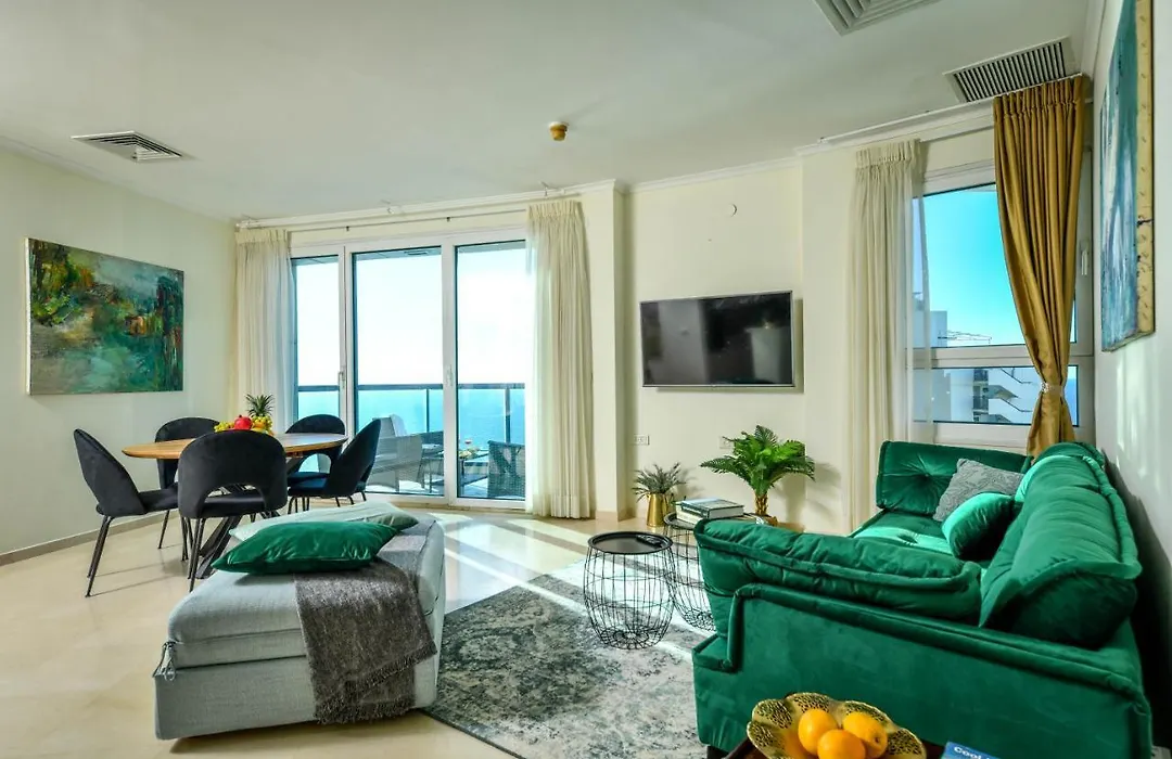 Picturesque 3Br Apt W Balcony & Parking Near Beach By Sea N' Rent-1
