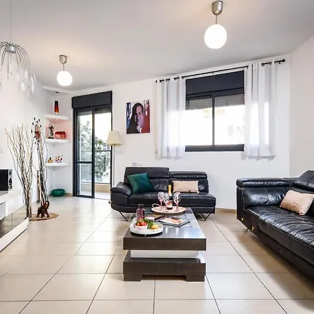 Stunning 2Br Apt W Balcony In City Center By Sea N' Rent-2