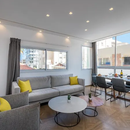 Stylish 3 Bdr Apartment In Front Of The Beach-3