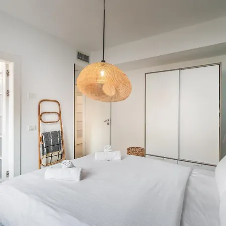Amazing 3Bedrooms 2 Baths Balcony And Parking Prv-3