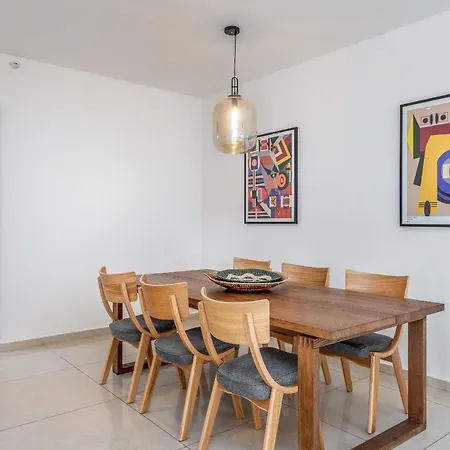 Amazing 3Bedrooms 2 Baths Balcony And Parking Prv-2
