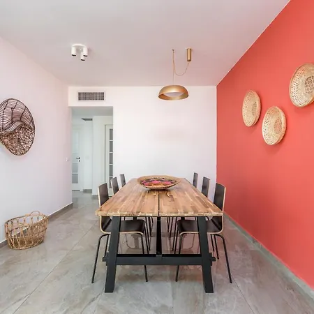 3 Bedrooms Apt Balcony & Parking Near Banana Beach-2