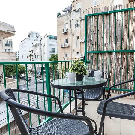 Tlv Port 2 Bedroom Apartment With A Balcony-2