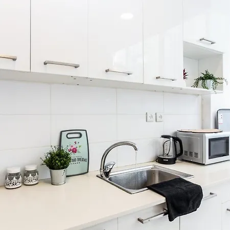 Tlv Big And Good Energy 2 Bedroom Apartment-2