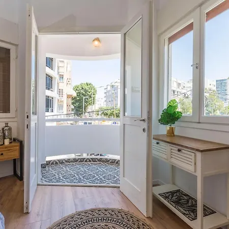 1B Patio Beach House Premium Location W/2 Balcony-3