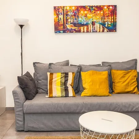 Lovley Apartment Close To The Beach And Carmel Market-2