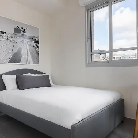 Bauhaus Boutique By Tlv2Rent-3