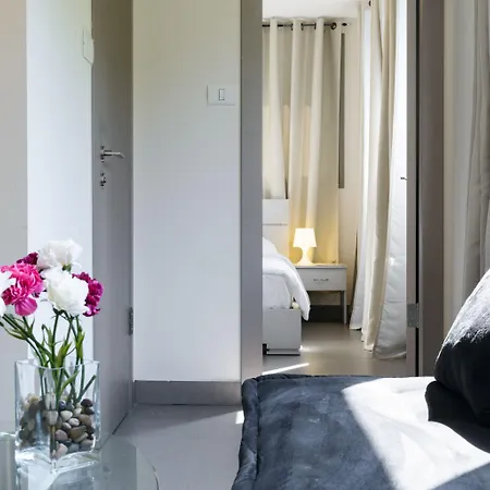 Dizengoff Inn Apartments-2