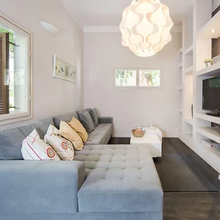 Beautiful 2Bd W/ Private Balcony By Sea N' Rent-3