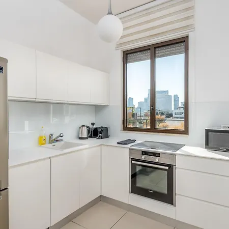 Modern & Bright 3 Bdr Close To The Beach-3