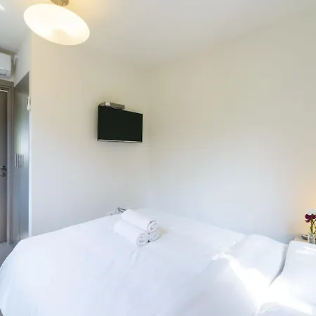 Dizengoff Inn Apartments-3