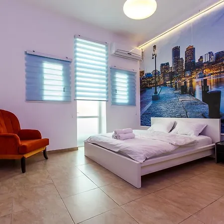 Chic Apartments By The Beach-3
