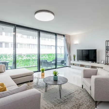 Spacious & Design 2Bdr W/ Balcony And Parking-3