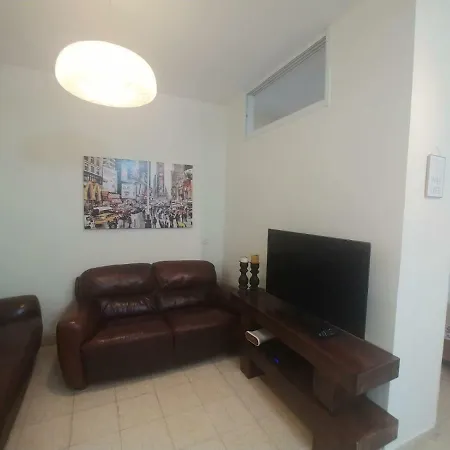 Lovely Apartment Premium Location-2